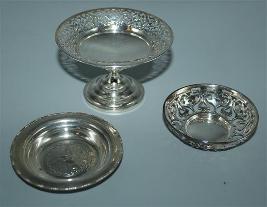 George V silver bon bon stand and 2 small circular dishes (3)